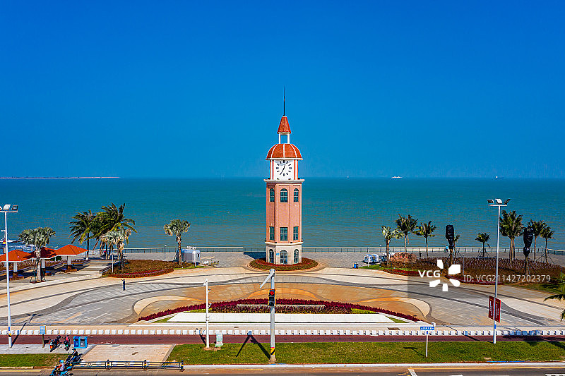 航拍海南海口西海岸观海台 大钟楼 西秀海滩与假日海滩之间图片素材