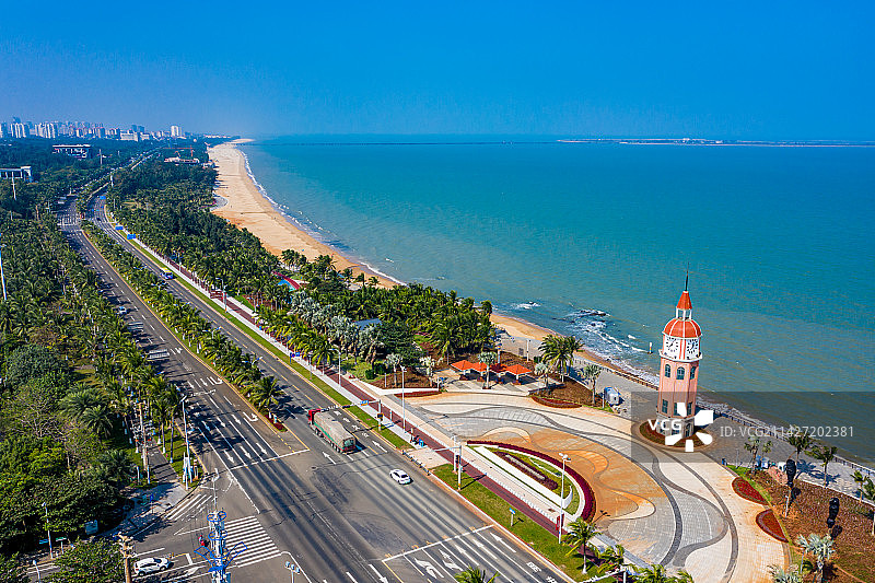 航拍海南海口西海岸观海台 大钟楼 西秀海滩与假日海滩之间图片素材