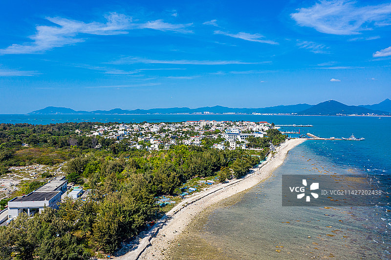 航拍海南三亚西岛渔村 热带海岛古村落渔家风情 民宿建筑群 三亚西岛海洋文化旅游区 西瑁洲岛 玳瑁岛图片素材