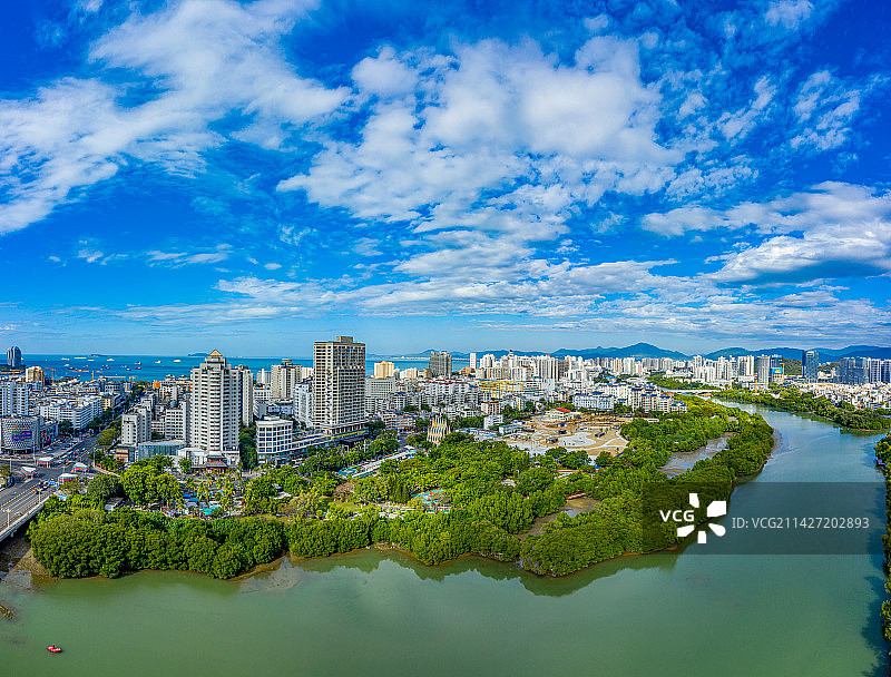 航拍海南三亚红树林公园 三亚城市乐园儿童公园 水上红树林栈道天然氧吧图片素材