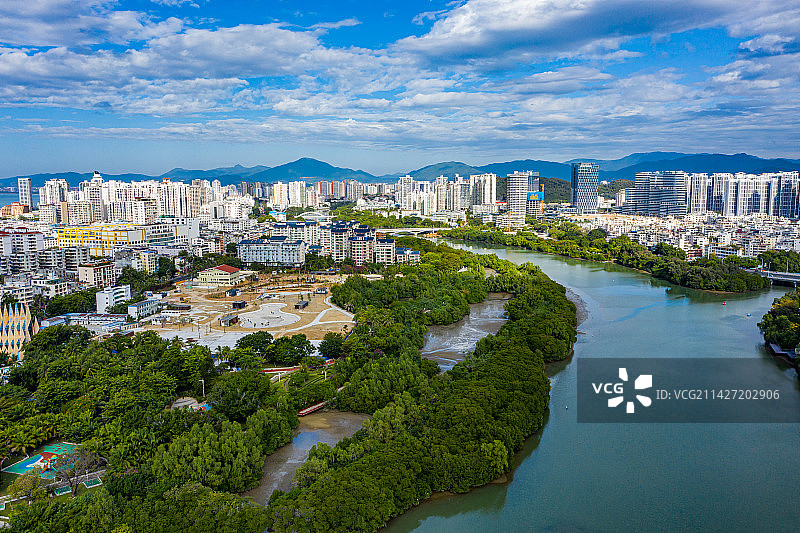 航拍海南三亚红树林公园 三亚城市乐园儿童公园 水上红树林栈道天然氧吧图片素材