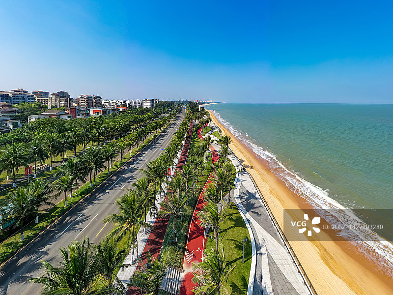 航拍海南海口西秀海滩公园 海口秀英海滨浴场 沙滩海景图片素材