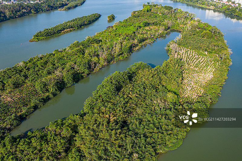 航拍万泉河海南琼海市区段 琼海嘉积水电站库区 热带河流湿地图片素材