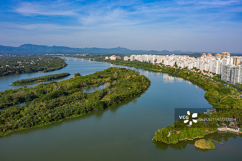 航拍万泉河海南琼海市区段 琼海嘉积水电站库区 热带河流湿地图片素材