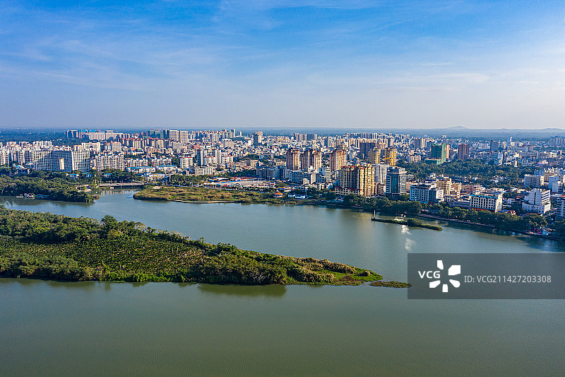 航拍万泉河海南琼海市区段 琼海嘉积水电站库区 热带河流湿地图片素材