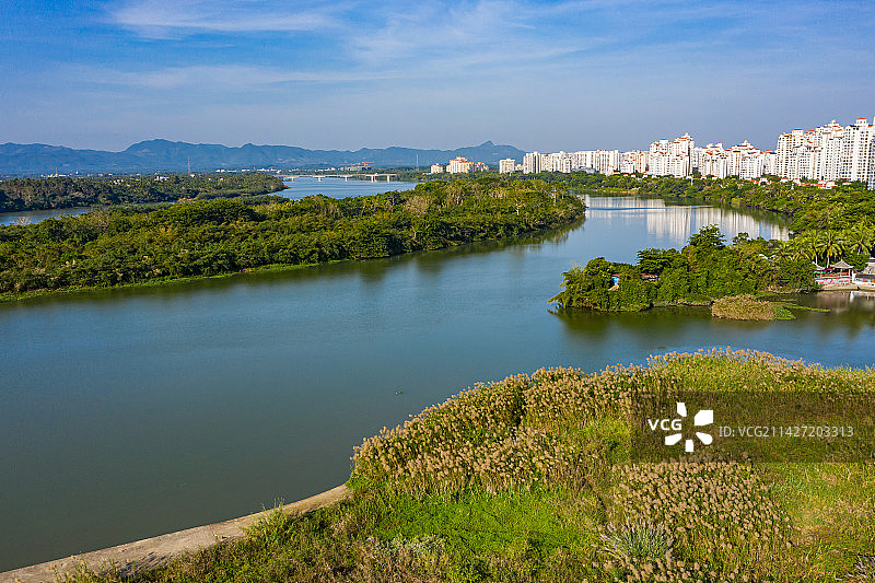 航拍万泉河海南琼海市区段 琼海嘉积水电站库区 热带河流湿地图片素材