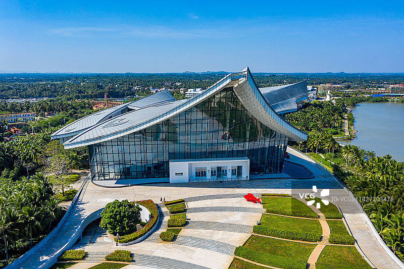 航拍中国（海南）南海博物馆 海南省琼海市潭门镇 仿海南黎族地区船型屋建筑形态图片素材
