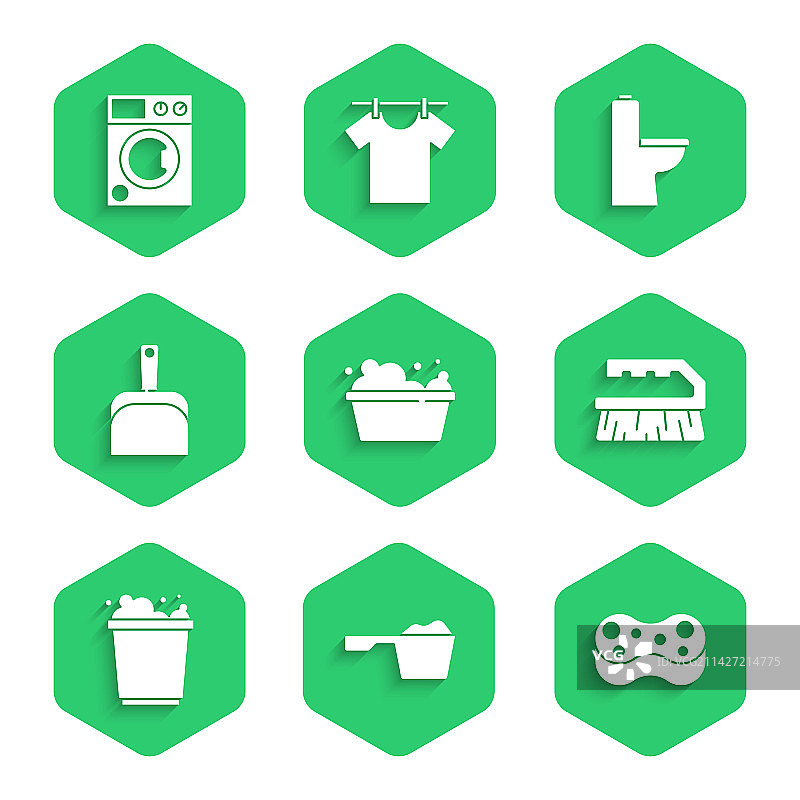 洗脸盆与肥皂泡沫洗衣粉海绵套装图片素材