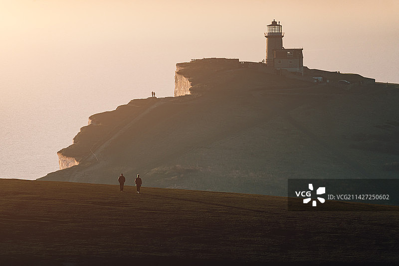 英国著名景点白崖下的日落场景图片素材