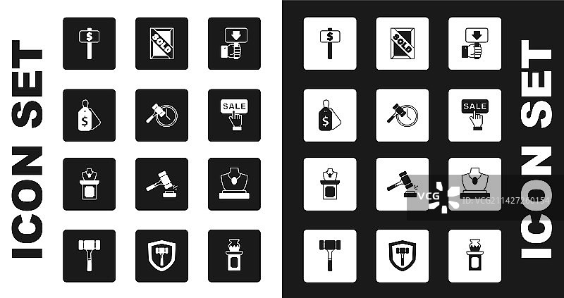 手持拍卖板和拍卖槌组合图片素材