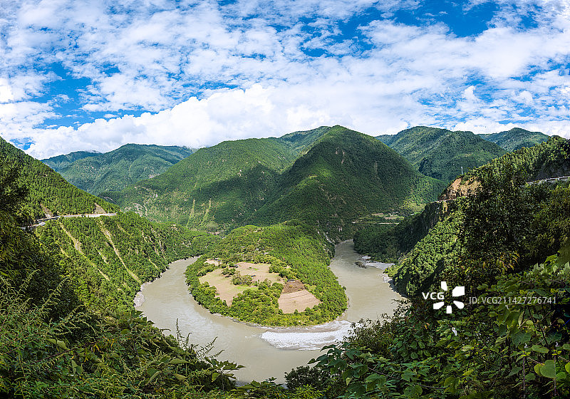 秋季的中国云南怒江第一湾图片素材