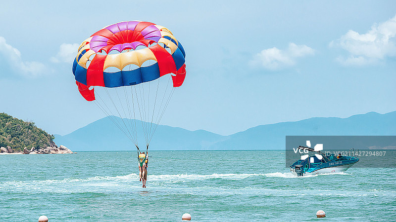 海上降落伞图片素材