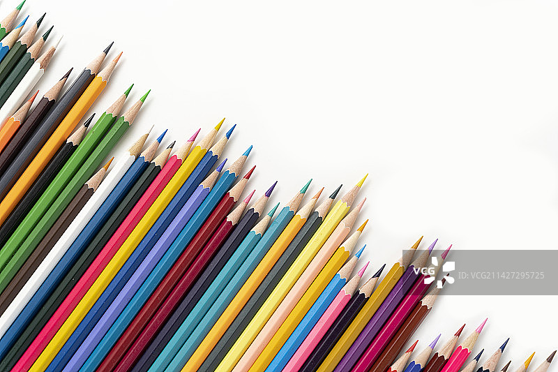 彩铅创意斜构图白色背景图片素材