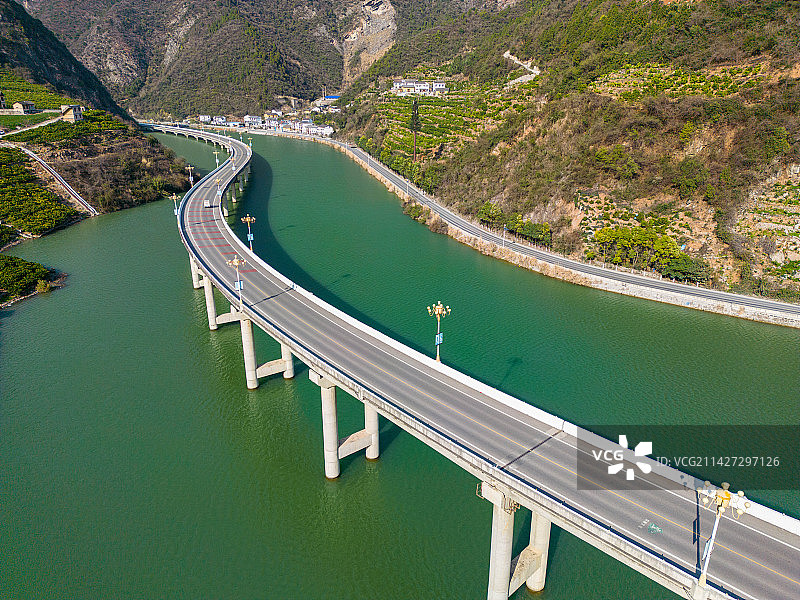 湖北省兴山县的最美水上公路图片素材