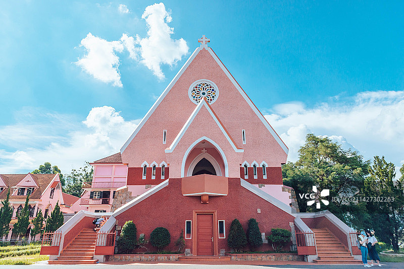 蓝天下的玛丽修道院图片素材