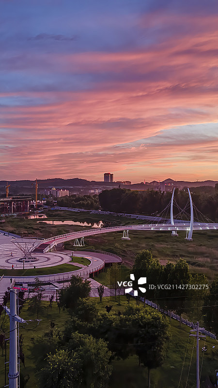 山东省烟台市福山区清洋河夹河象牙桥广场日落晚霞航拍图片素材