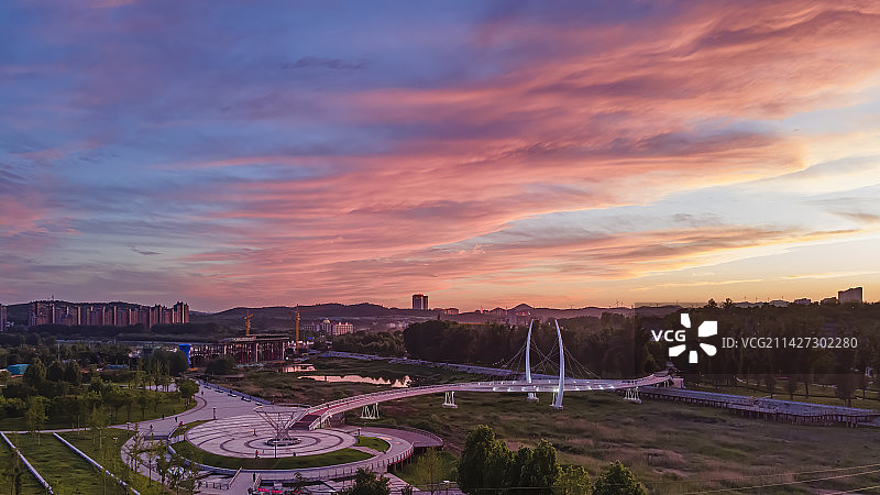 山东省烟台市福山区清洋河夹河象牙桥广场日落晚霞航拍图片素材