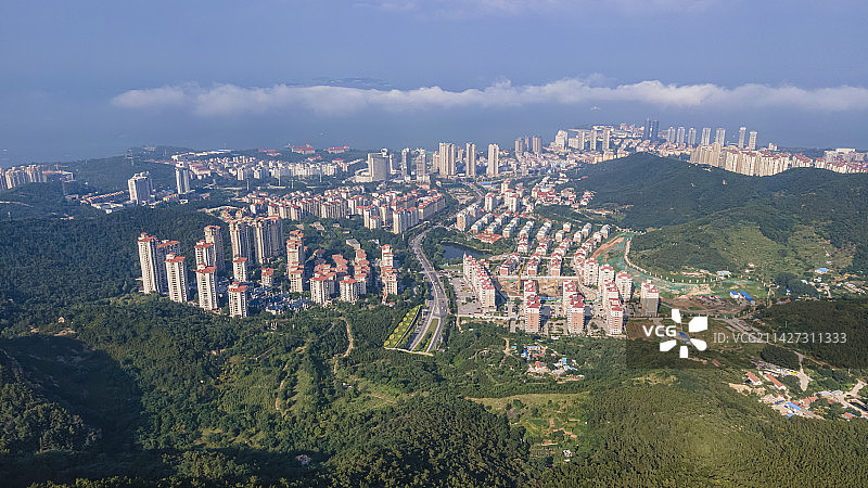 山东省烟台市芝罘区南山航拍自然城市风光上帝视角图片素材