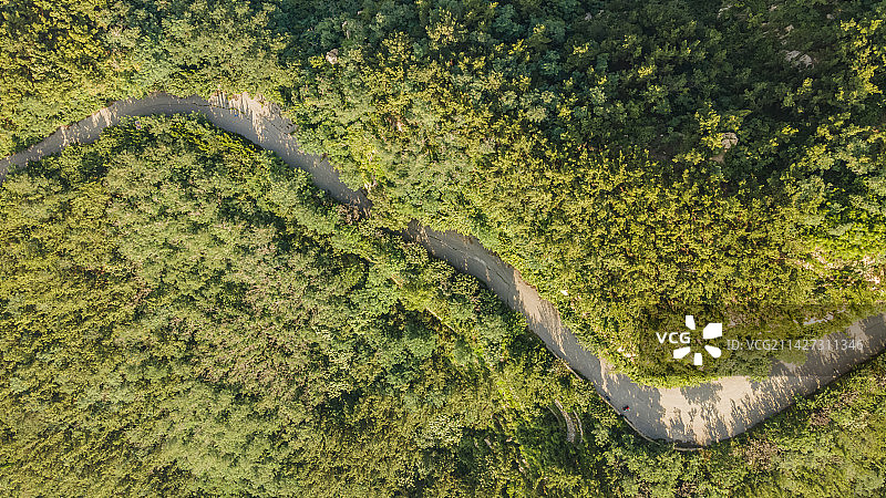 山东省烟台市芝罘区南山航拍自然城市风光上帝视角图片素材
