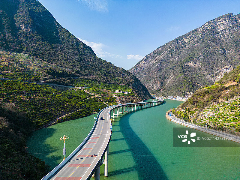 湖北省兴山县的最美水上公路图片素材