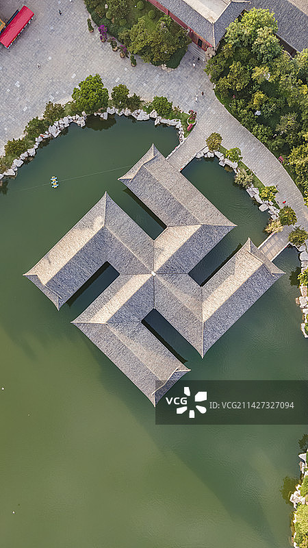 山东省烟台市蓬莱区三仙山景区城市风光航拍上帝视角图片素材