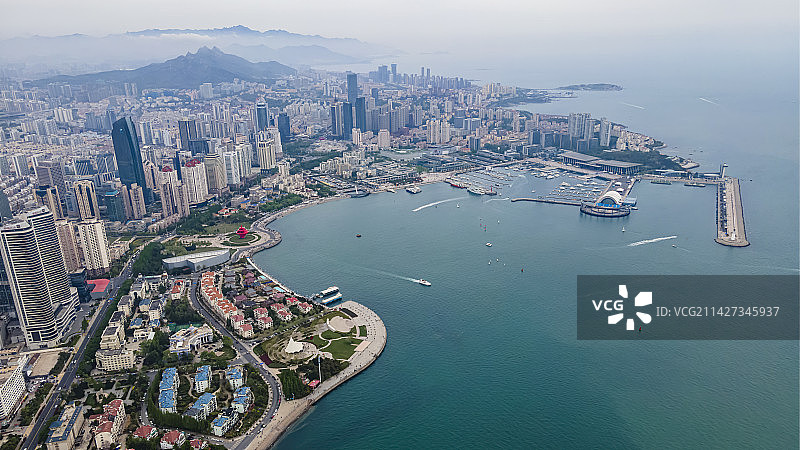 山东省青岛市市南区海岸线城市自然风光航拍上帝视角图片素材