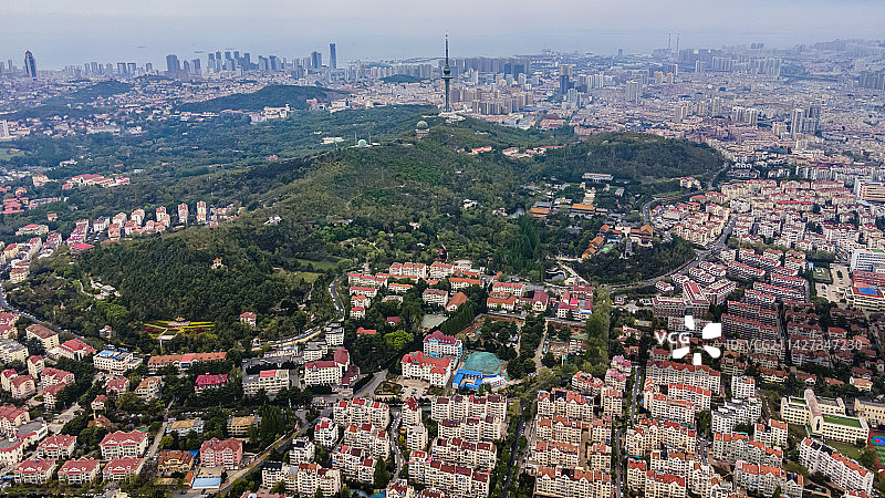 山东省青岛市市南区太平山青岛电视观光塔城市自然风光航拍全景图片素材