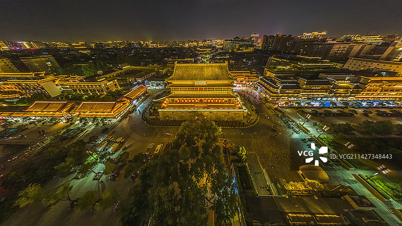 陕西省西安市莲湖区西安鼓楼城市夜景风光航拍上帝视角图片素材