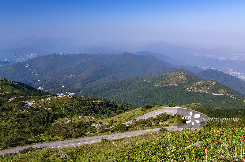 香港大帽山俯瞰香港海湾海港城市建筑图片素材
