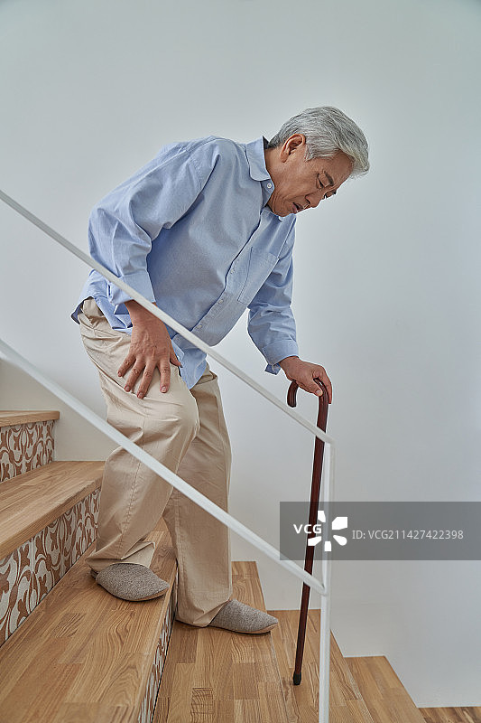 老年、生活方式、楼梯、楼梯扶手、清洁、关节炎、疼痛、关节图片素材