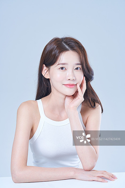 迷人的年轻女性彩妆特写图片素材