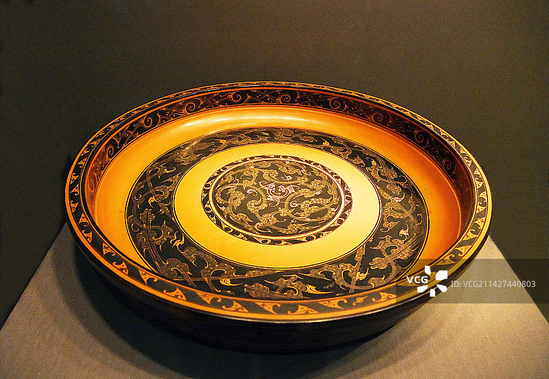湖南长沙马王堆汉墓文物：“轪侯家”云龙纹漆盘 利豨墓(马王堆三号墓)出土图片素材