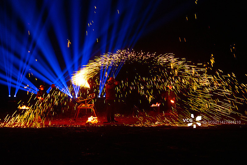 非物质文化遗产民俗表演打树花图片素材