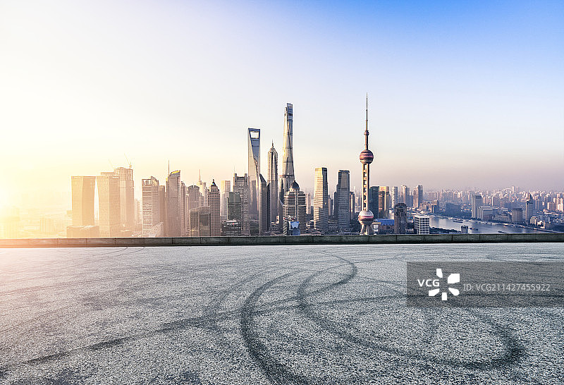 地面和城市天际线图片素材