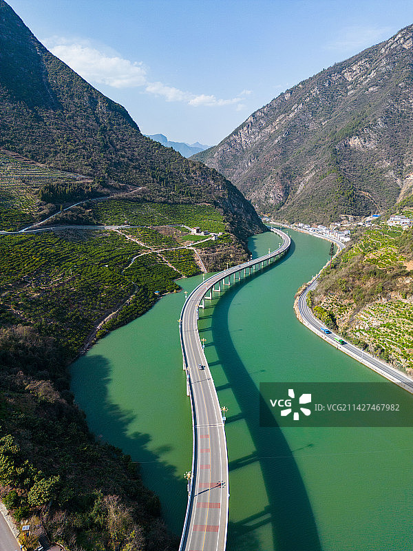 湖北省兴山县的最美水上公路图片素材