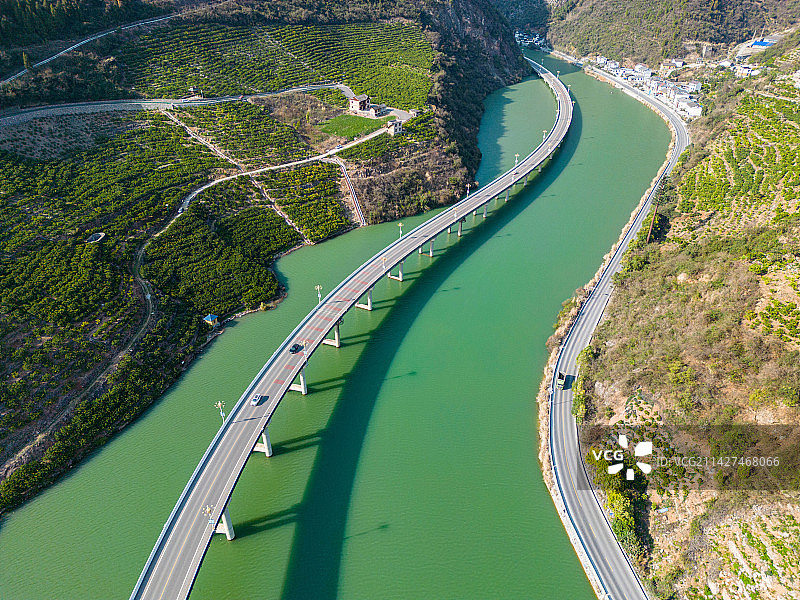 湖北省兴山县的最美水上公路图片素材