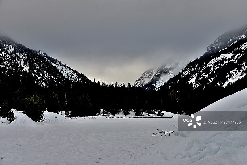 Snow valley silence图片素材