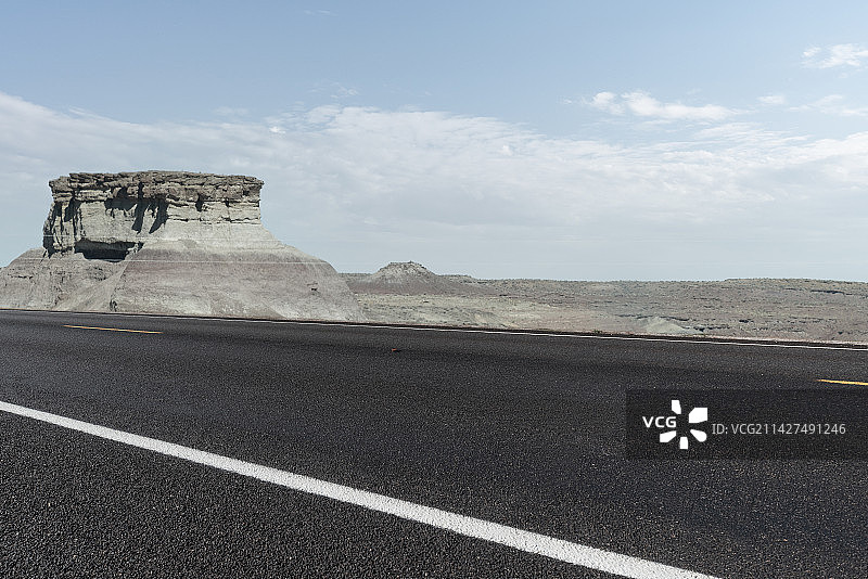 道路荒地电线杆沙漠风化岩石风景图图片素材