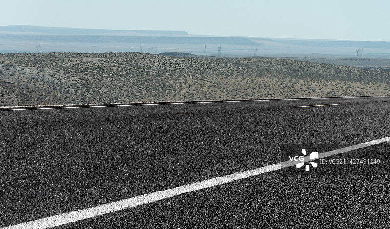 道路荒地电线杆沙漠风化岩石风景图图片素材