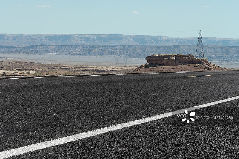 道路荒地电线杆沙漠风化岩石风景图图片素材