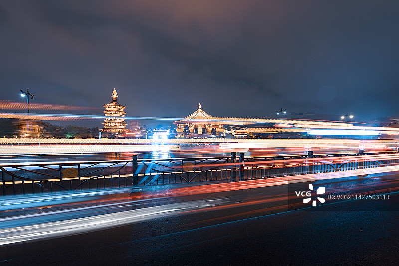 河南省隋唐洛阳城国家遗址公园天堂明堂景区三月桃花雪夜色迷人图片素材