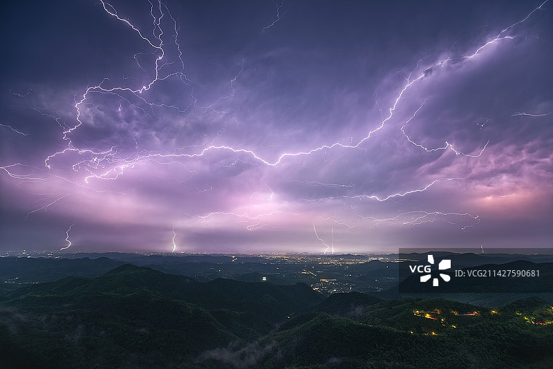 德清莫干山天空雷暴云闪电夜景图片素材