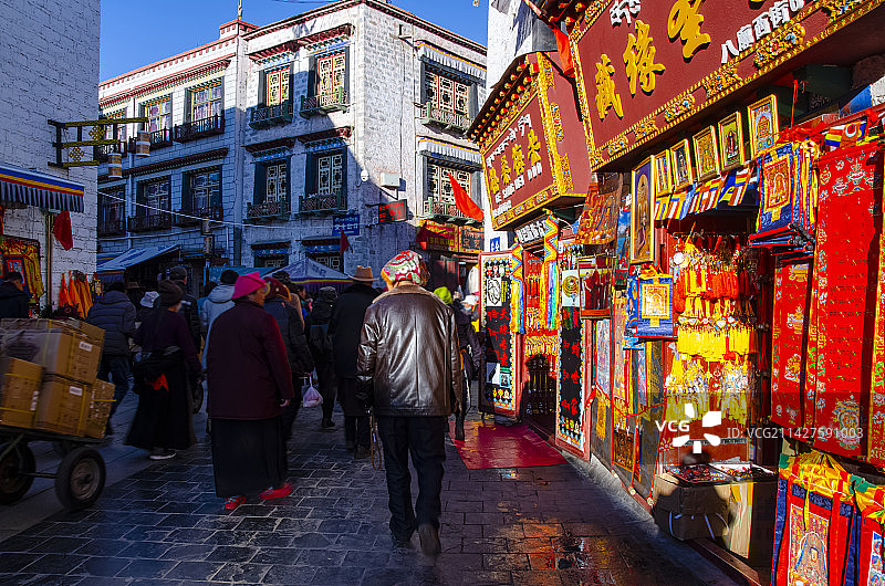 西藏拉萨八廓街少数民族风情商业街区图片素材