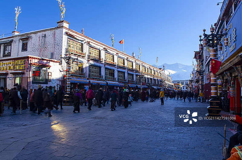 西藏拉萨八廓街少数民族风情商业街区图片素材