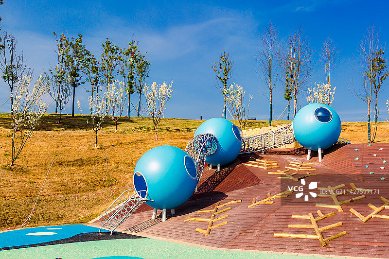 宜昌卷桥河湿地公园儿童游戏设施图片素材