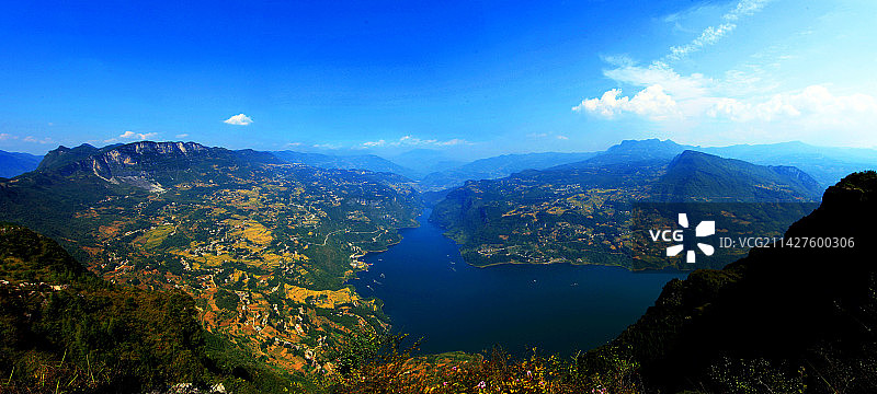 长江三峡巫峡南岸清江水布垭风光图片素材