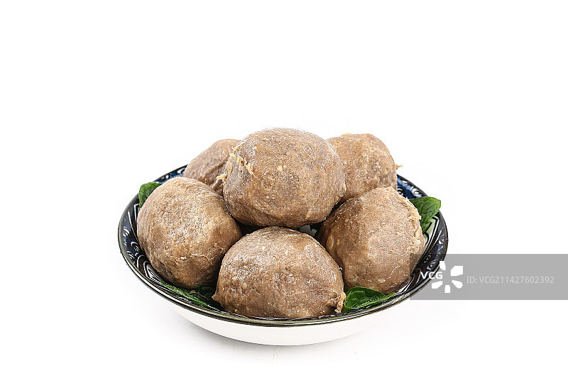 白底上放着一盘牛肉丸图片素材