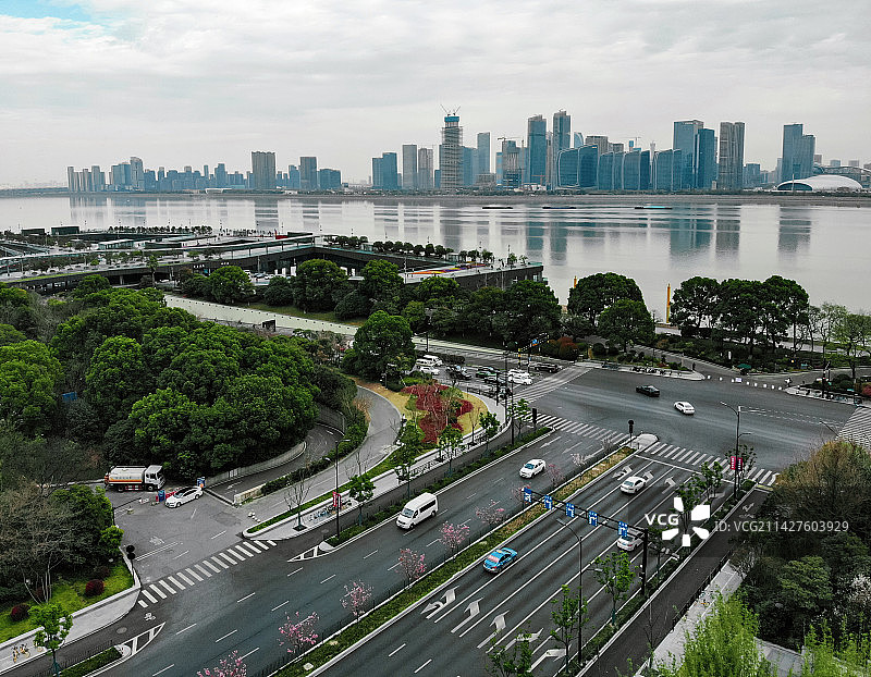 杭州钱江新城解放东路与之江路交叉口街景图片素材