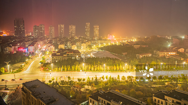 山东省烟台市莱山区城市风光车流夜景图片素材