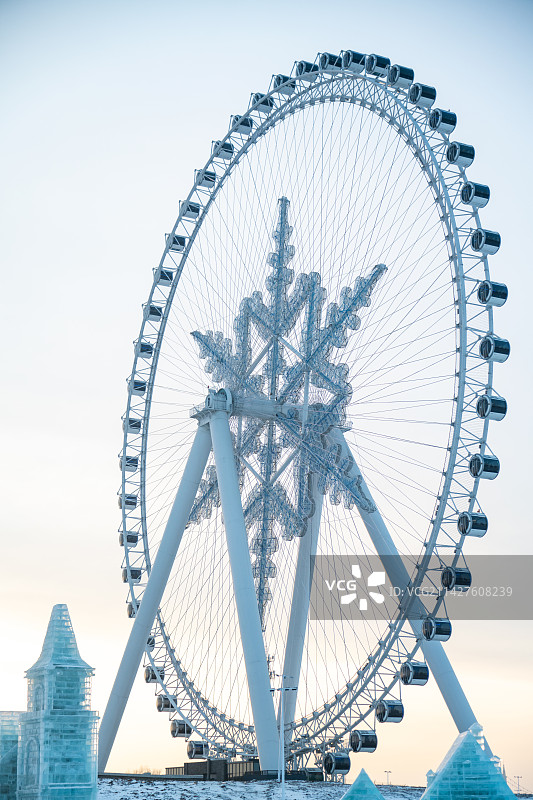 哈尔滨冰雪大世界摩天轮图片素材
